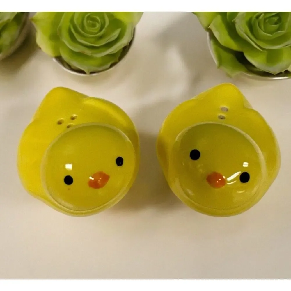 Chicky Chick Salt Pepper Shakers Kitsch Yellow Kitchen 2 1/2